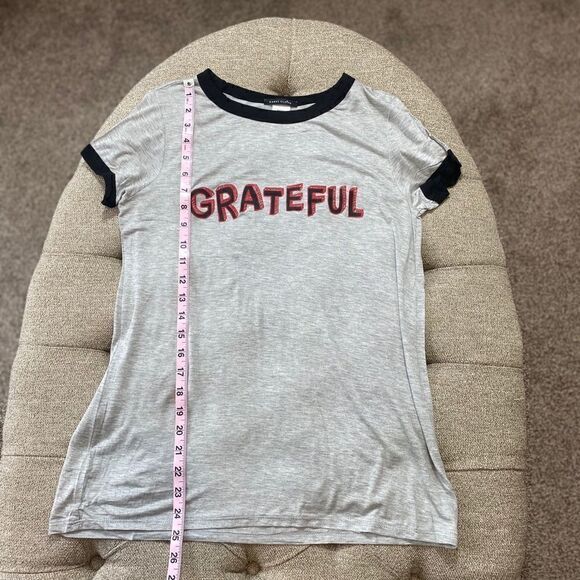 “Grateful” Graphic Print Tee - Picture 13 of 13